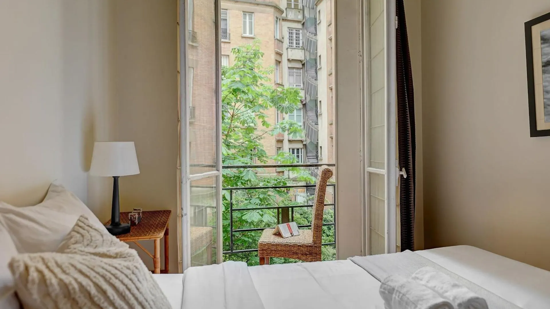 The Seine & Pont De L'Alma - 2Br With Balcony - Cityapartmentstay Paris Apartamento